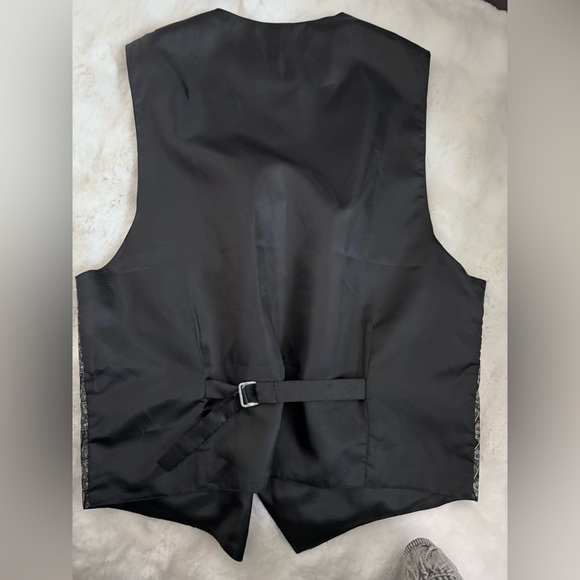 Stylish 100% SILK Black and Gray Patterned Vest - Picture 5 of 5